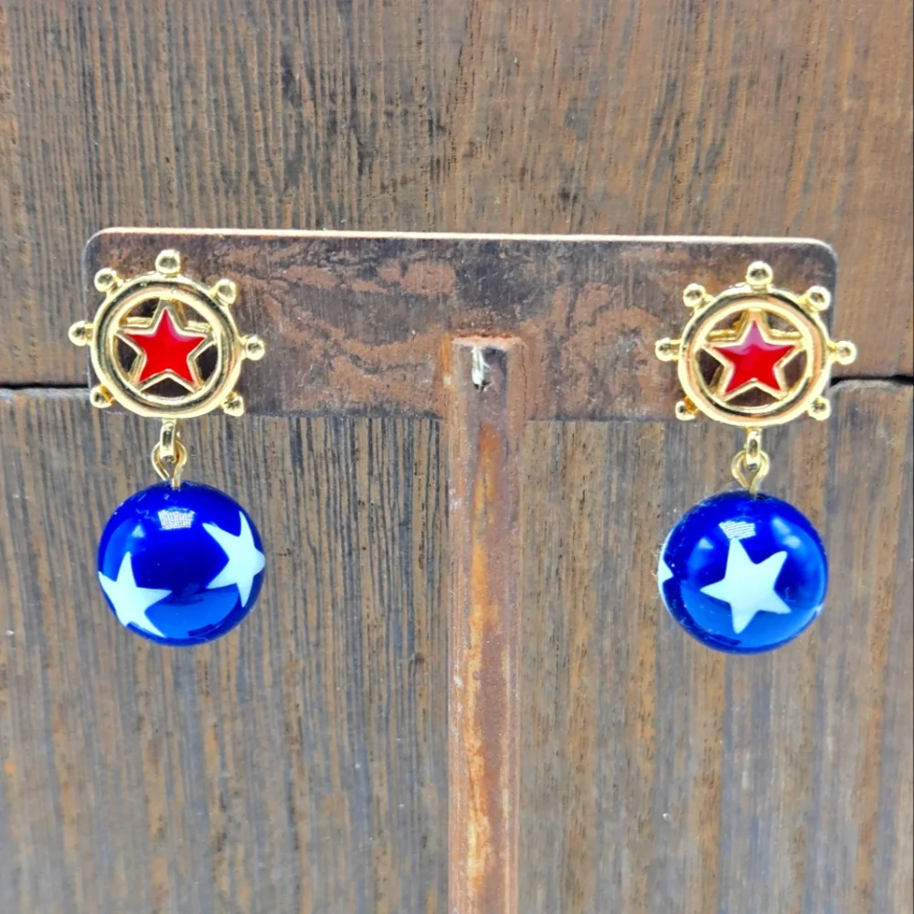 Avon 1993 Star Spangle Dangle Earrings Pierced White Star  USA Statement Fashion
